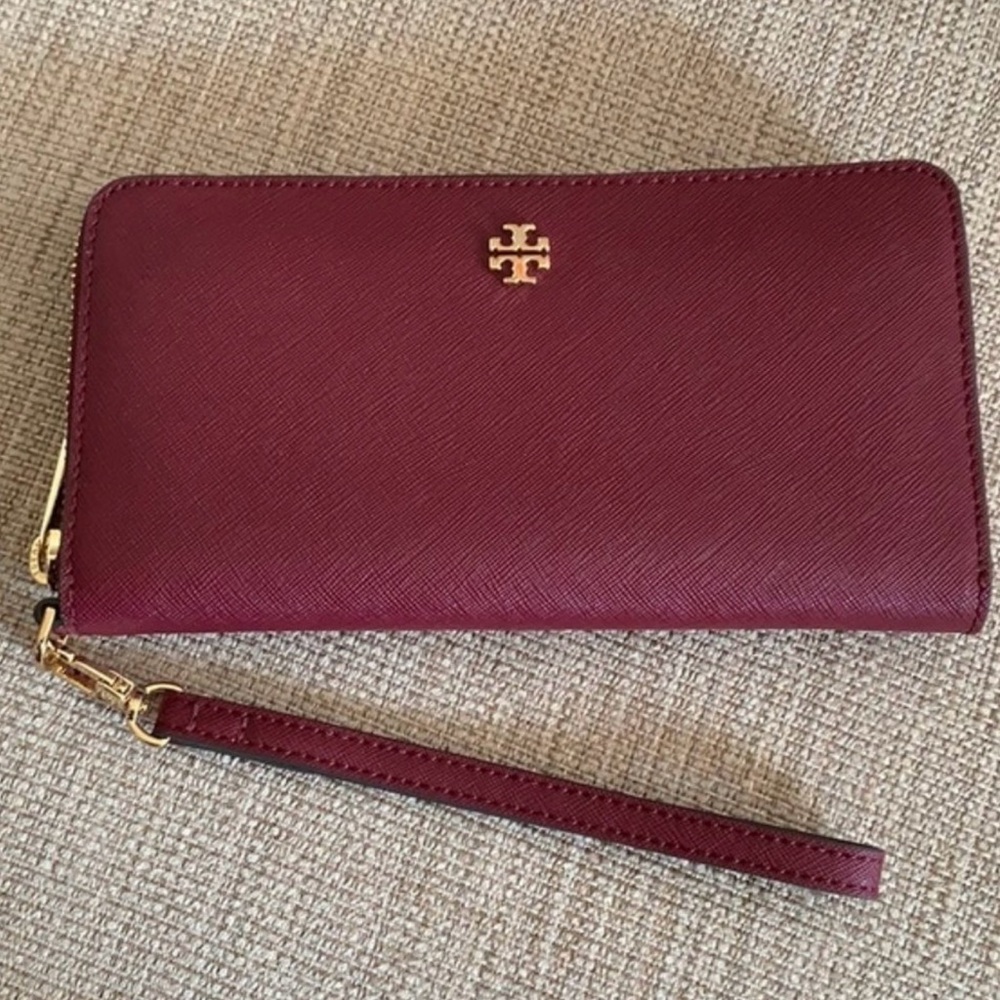 Tory Burch Emerson Wristlet Zip Continental Garnet - Picture 1 of 6